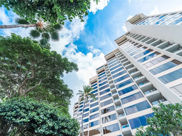 555 Hahaione St APT 2H, Honolulu, HI 96825