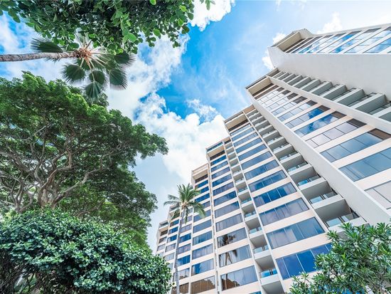 555 Hahaione St APT 2H, Honolulu, HI 96825