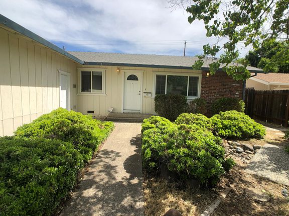 3rd image of 1713 Tanglewood Ln