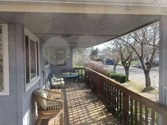 4th image of 9905 NE 30th Cir