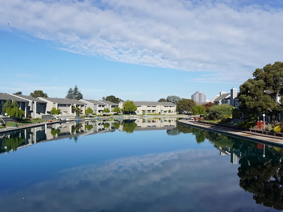 832 Columba Ln