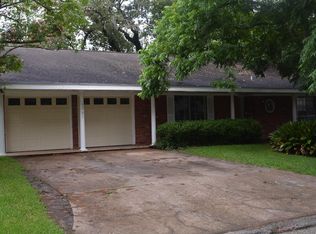 1207 Timber Ln, Friendswood, TX 77546