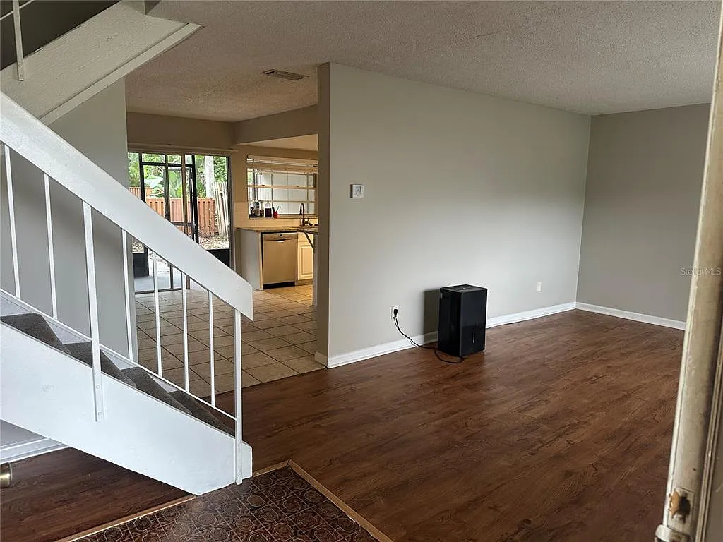 4 bed, 1.5 bath, 1510 sqft, $2,300 — Photo 3