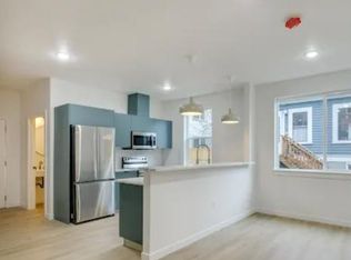 2071 NE Davis St #302, Portland, OR 97232