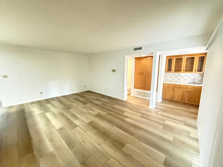 22210 James Alan Cir #8 — Photo 4