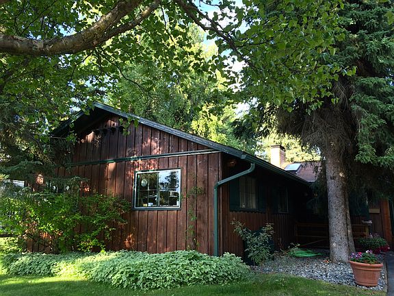 Mature trees and landscaping