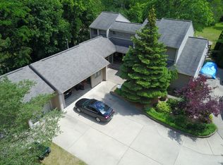 860 Ottawa Dr, Troy, MI 48085