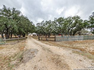 304 Governors Dr, Floresville, TX 78114