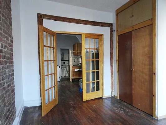 Rented by Perry Associates NYC Inc | media 21