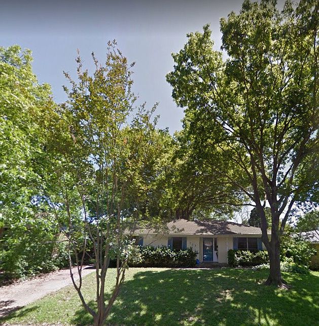1st image of 707 Cambridge Dr