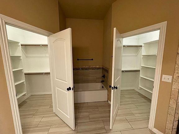 4th image of 322 Jtl Pkwy E
