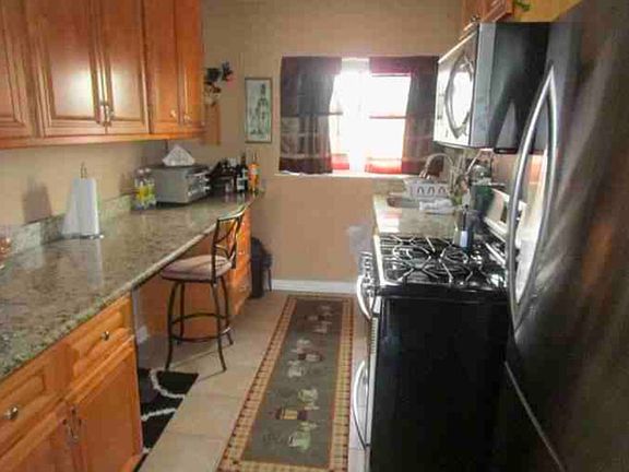 5th image of 152 Belleville Ave APT 16