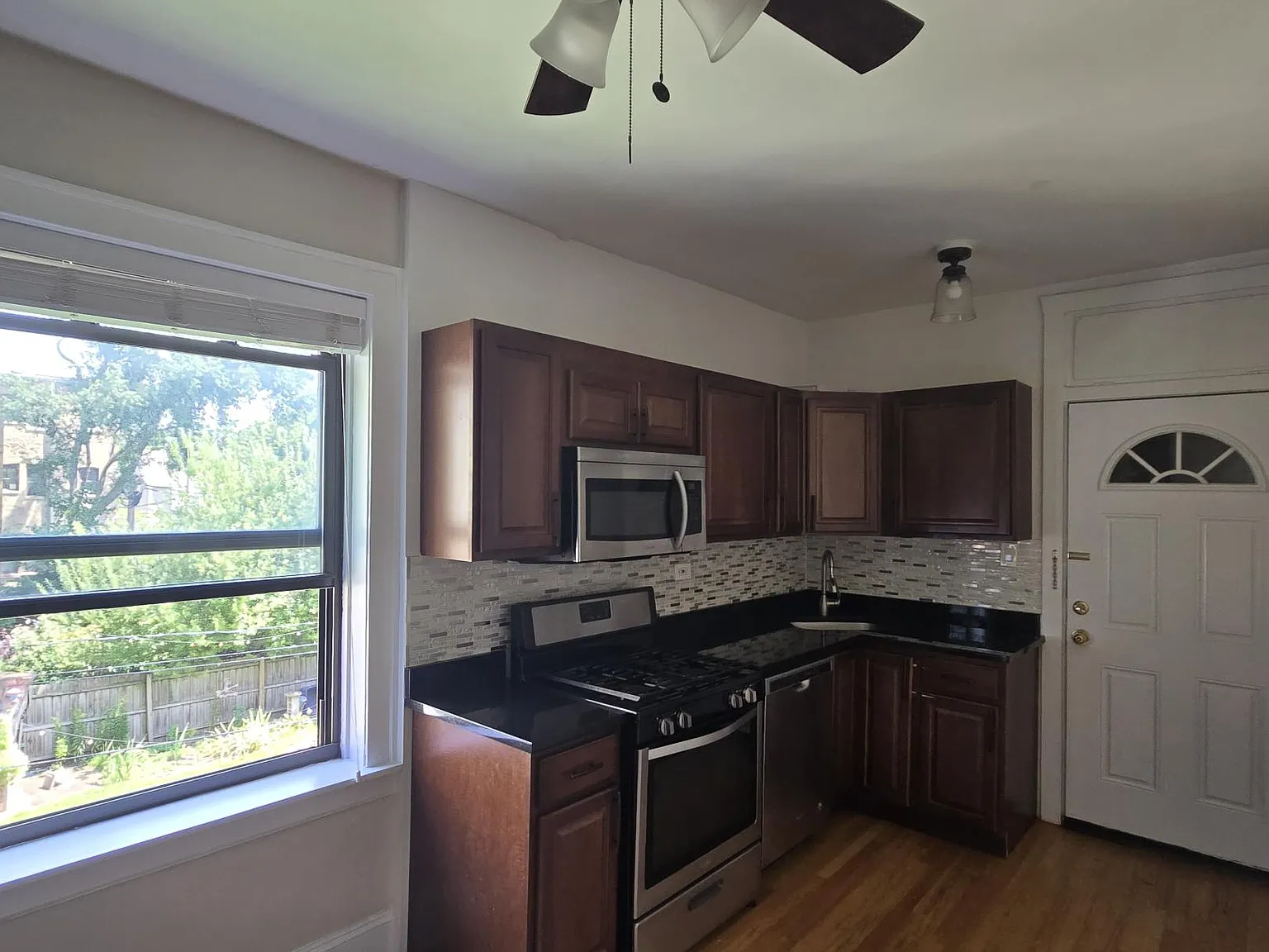 718 Reba Place #2N — Photo 4