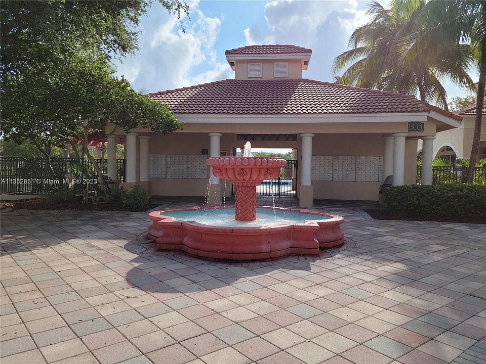 1st image of 2487 Centergate Dr APT 202