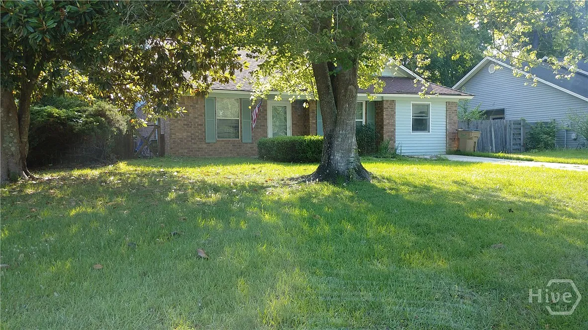 3 bed, 2.0 bath, 1279 sqft, $1,675 — Photo 1