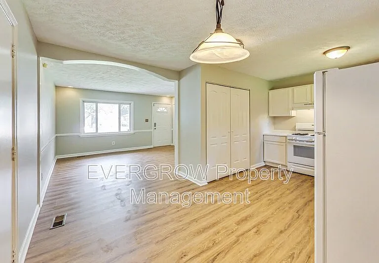 3962 Strathmore Dr — Photo 9