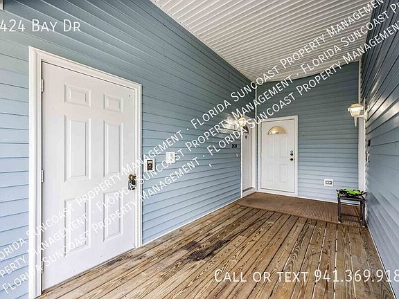 4th image of 2424 Bay Dr