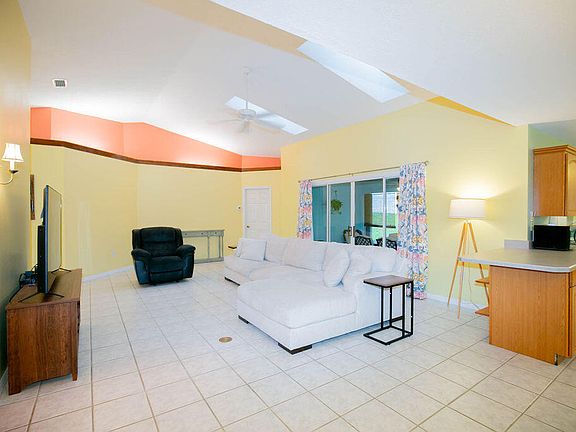 5th image of 843 Crestwood Ave