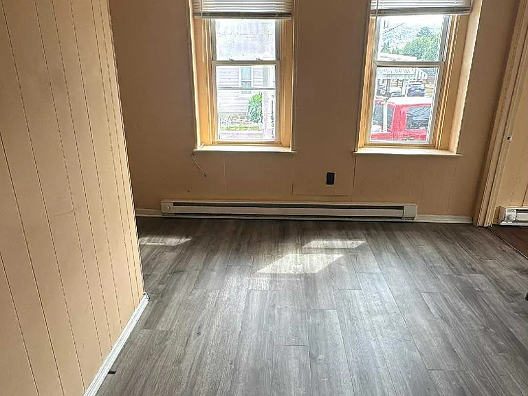 501-503 N Railroad St #1 — Photo 3