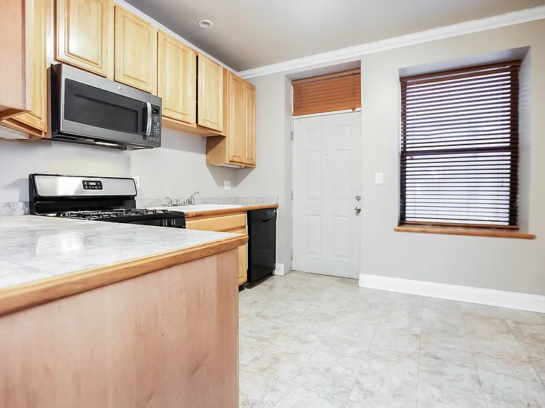 7211 S Yates Blvd #1B — Photo 10