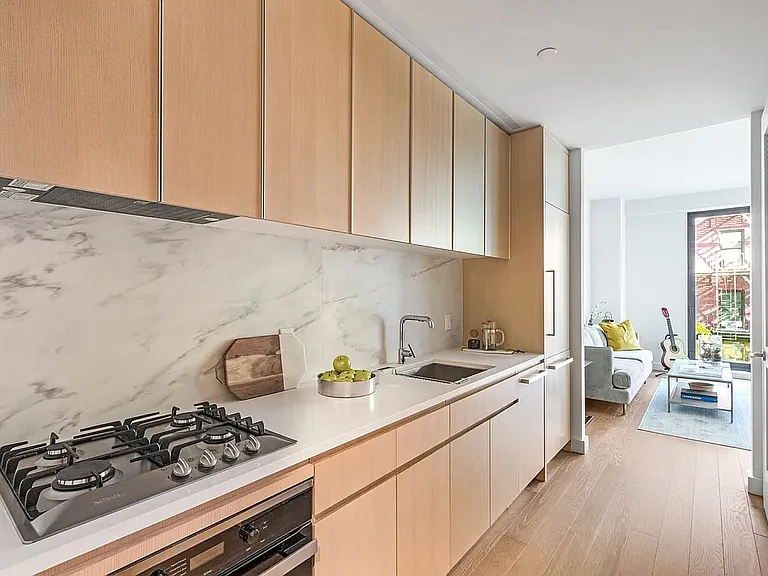500 W 45th St #203 — Photo 3