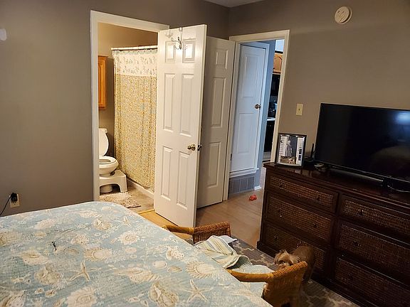 4th image of 7622 Iris Dr
