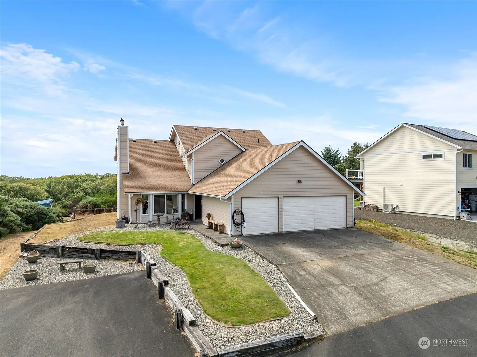 1101 Chester Avenue photo 1