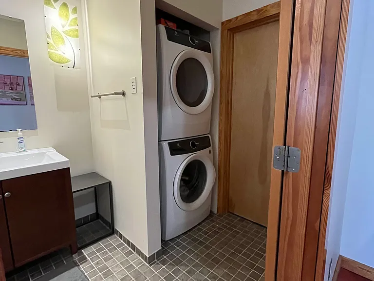 7 Tingle Aly — Photo 10