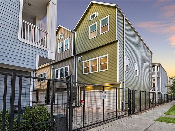 2nd image of 615 W 24th St
