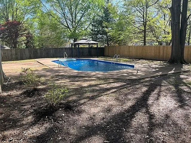 743 Grovewood Dr — Photo 3