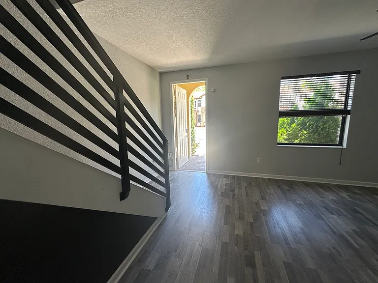 3211 SE 6th St — Photo 22