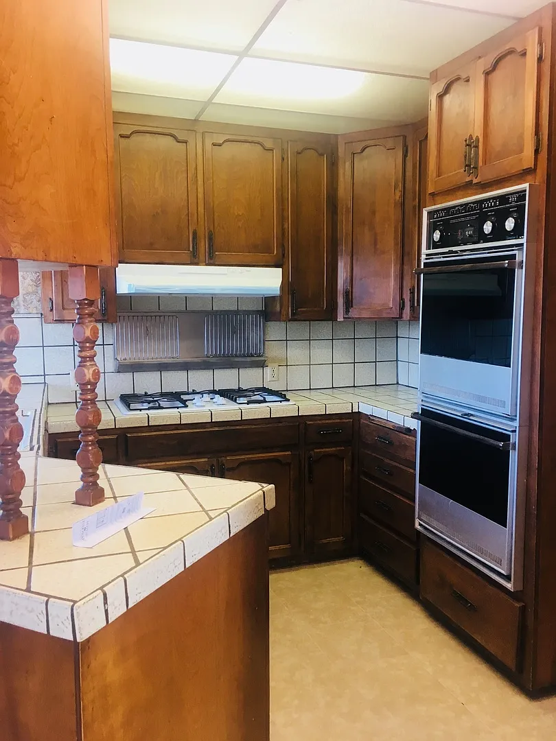2-Story Country home! — Photo 3