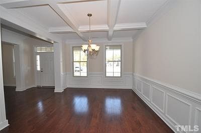 5th image of 298 Dongola St