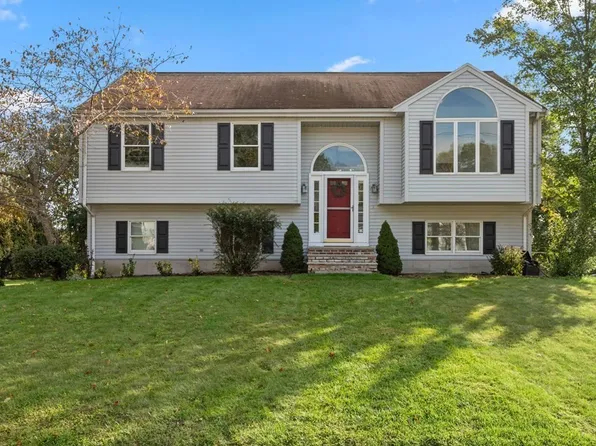 11 Thyme Ln, North Attleboro, MA 02760