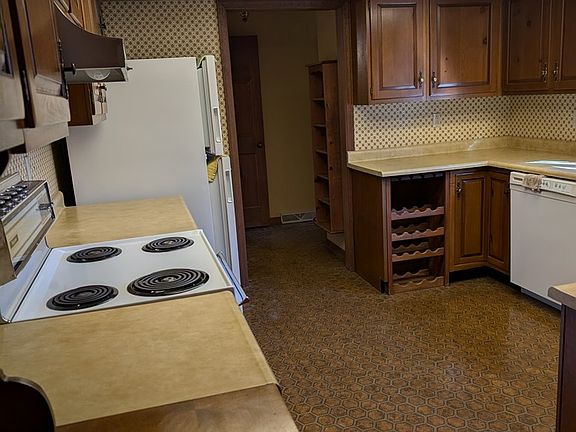 4th image of 405 Pleasant Ln