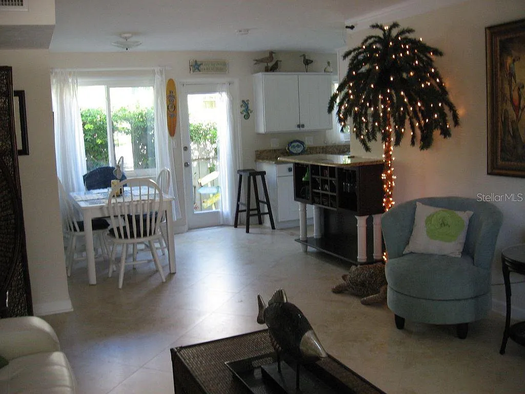 2 bed, 1.5 bath, 1100 sqft, $3,800 — Photo 4