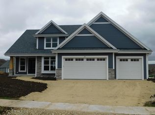 998 Shady Ln, Grafton, WI 53024