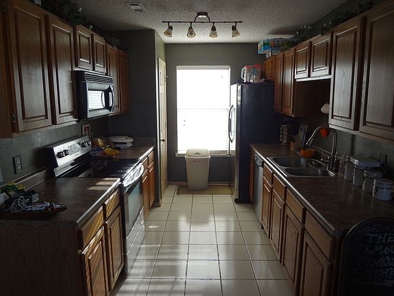 Kitchen w/ new countertops