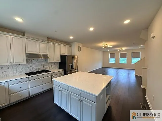 338 South Dr — Photo 4