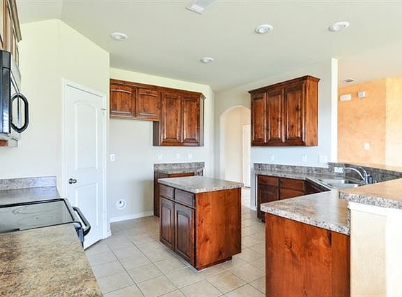 4th image of 9316 Gabriella Dr