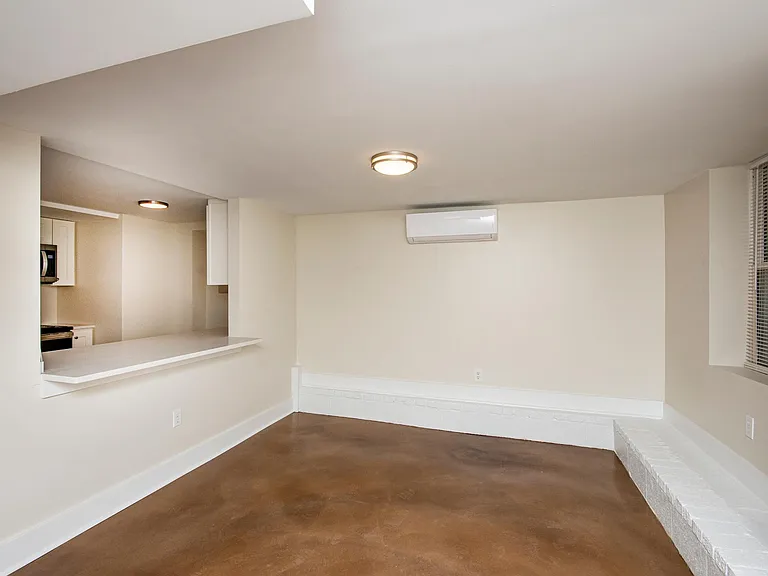 935 Victory Dr SW #B — Photo 8