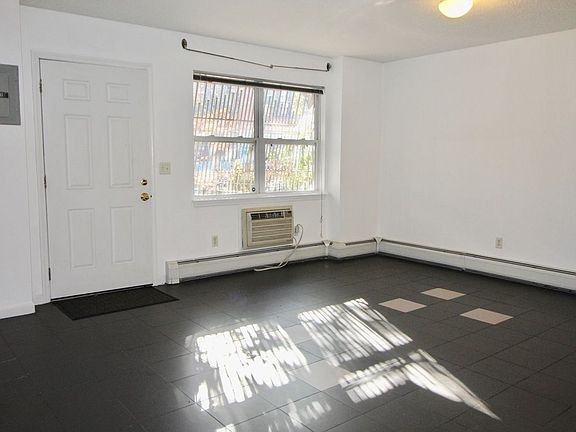 3rd image of 687 Bergen St #1