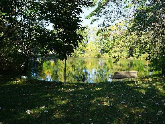 3rd image of 3123 Pondview Dr