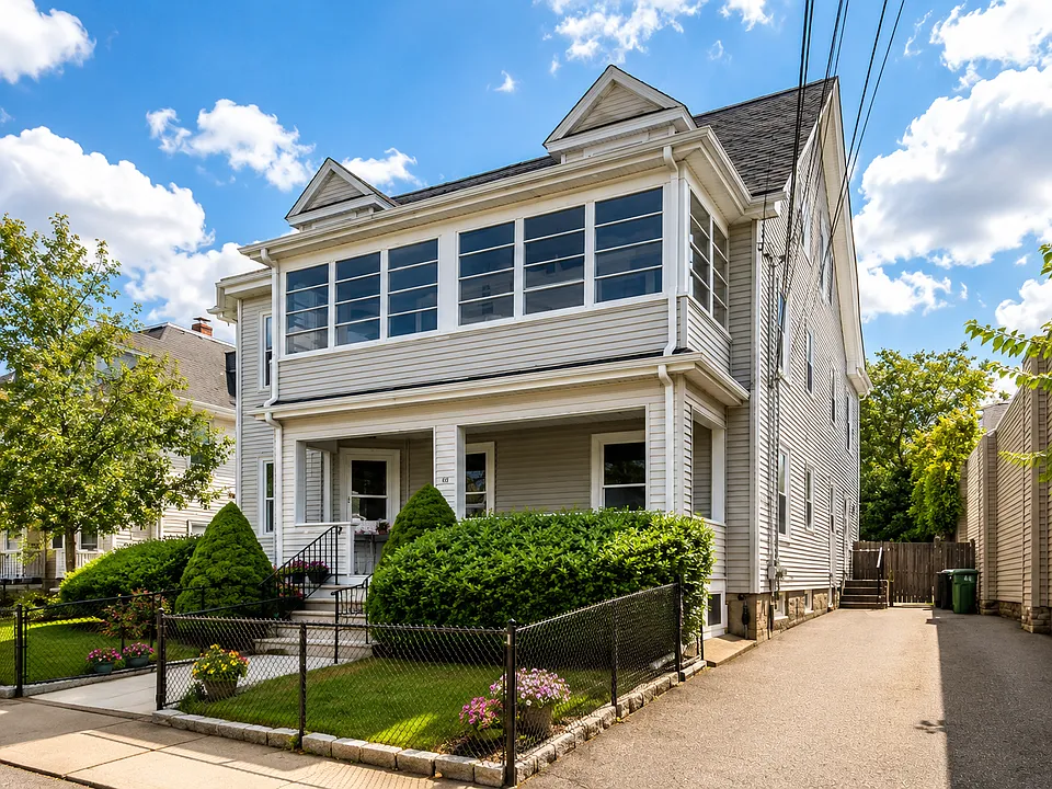 40 Prentiss St #3