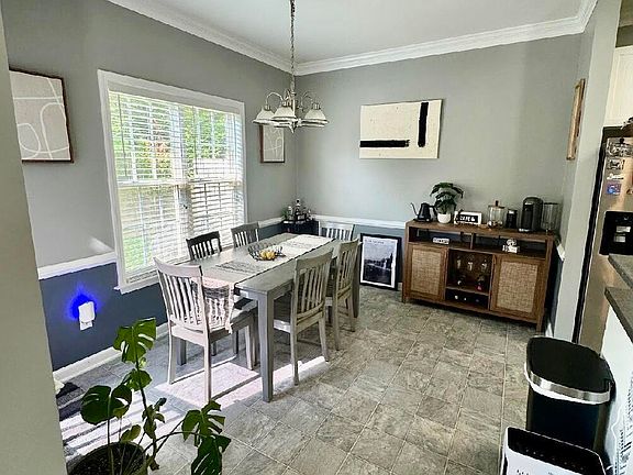 5th image of 2452 Bay Harbor Dr