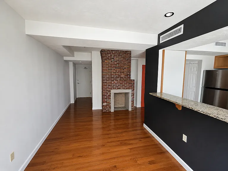 122 Washington St — Photo 3