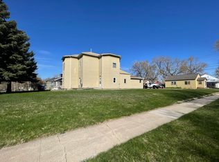 420 E 6th Ave #3, Mitchell, SD 57301