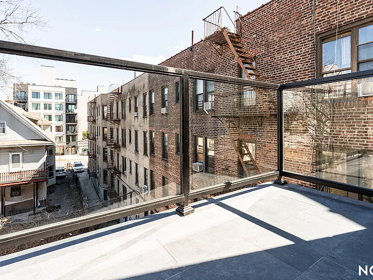 675 E 32nd St #26 — Photo 21