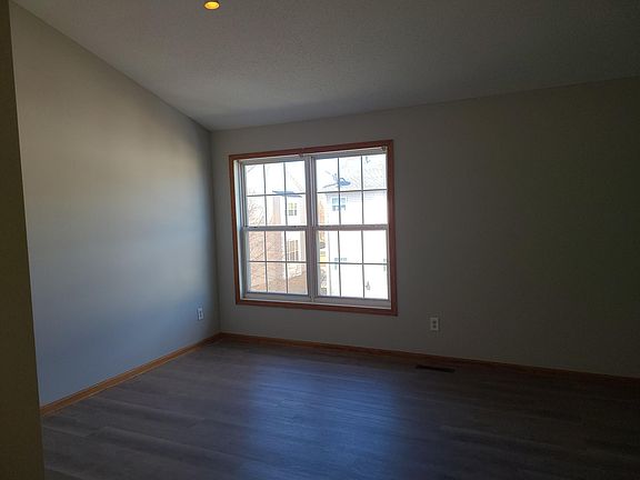 5th image of 8053 Stratford Cir S
