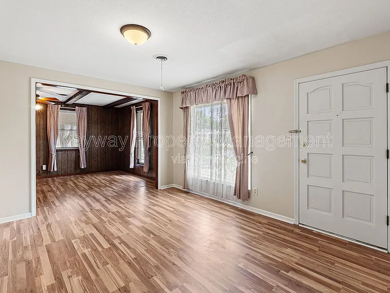 4537 Shawnee Dr — Photo 3